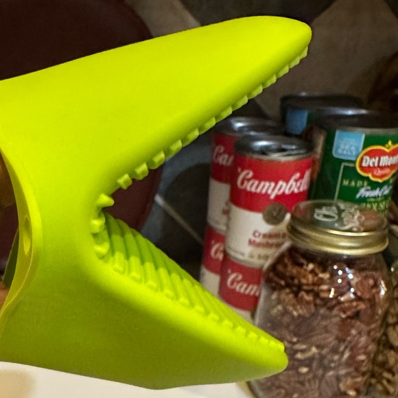 MINI SILICONE OVEN MITT POT HOLDER HOT PAD HEAT PROTECTION SHARK BITE LIME GREEN - Picture 6 of 7